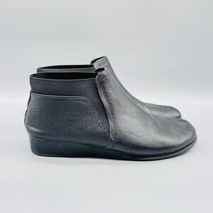 Gentle Souls by Kenneth Cole Boots Womens 9 Black Leather Wedge Ankle Booties